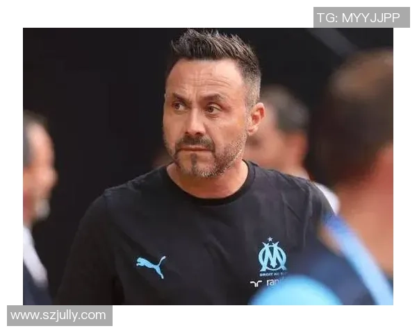 揭秘足球明星黑色衬衫背后的故事与时尚魅力